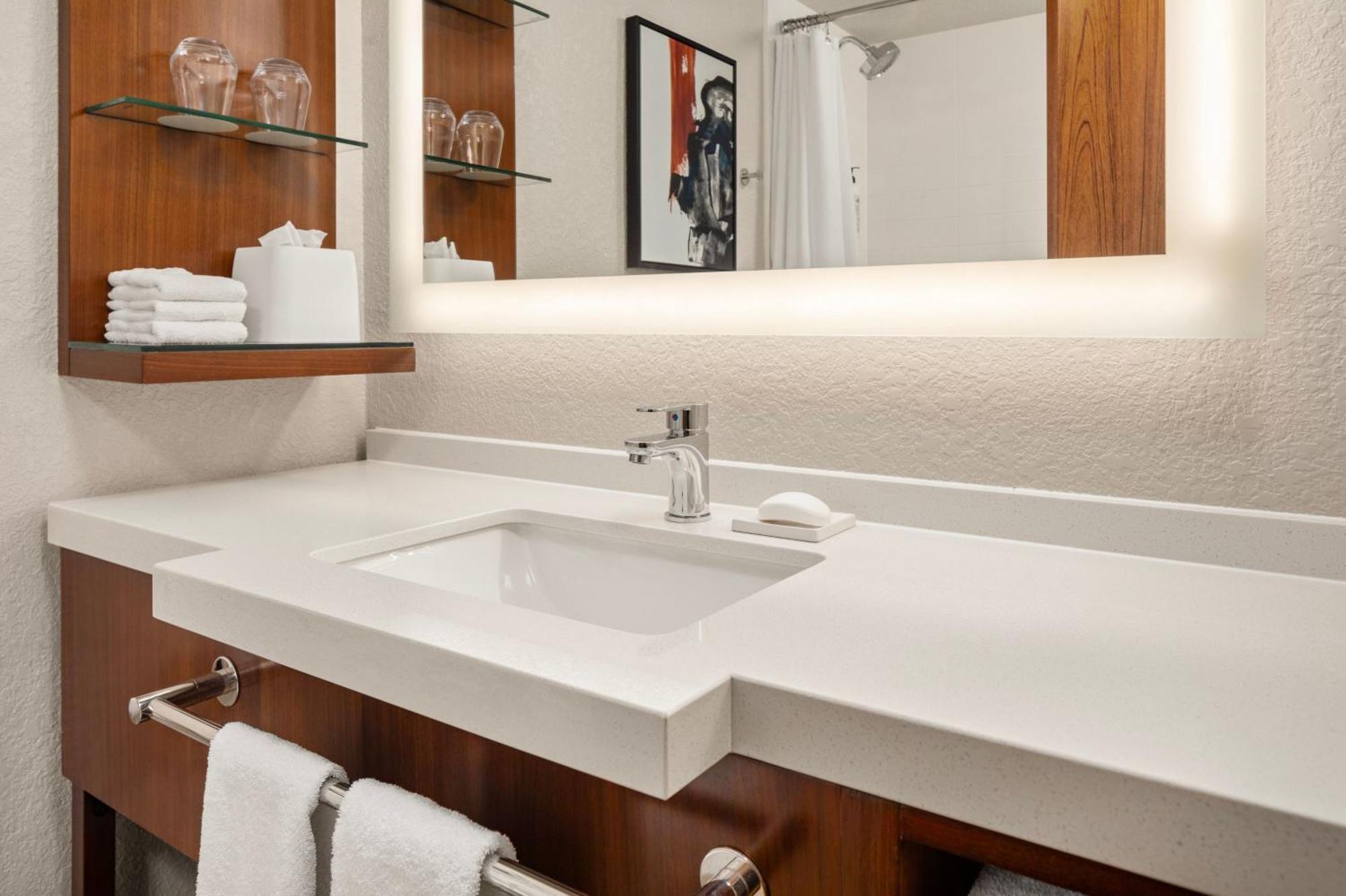 Delta Hotels By Marriott Minneapolis Northeast מראה חיצוני תמונה