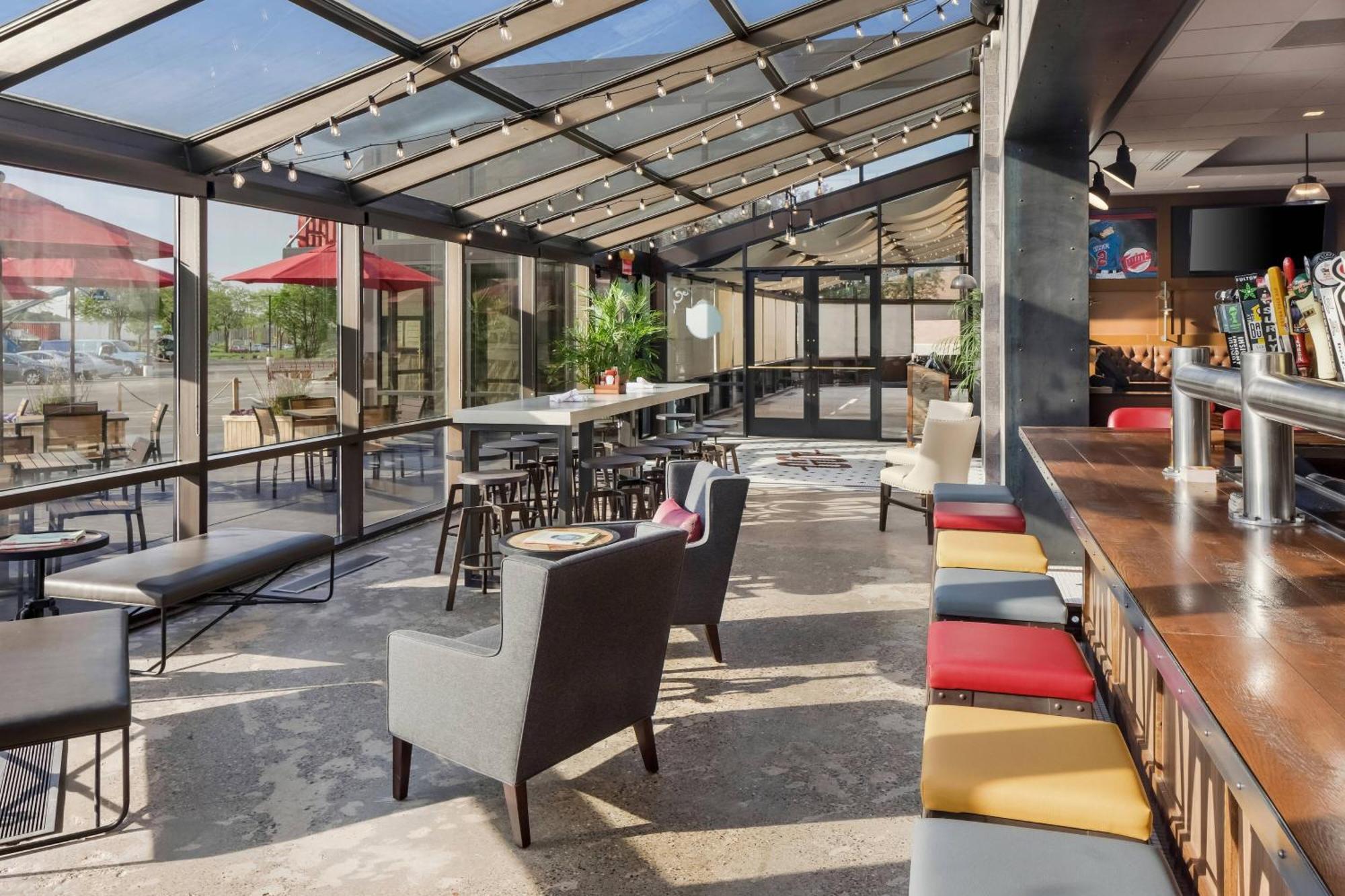 Delta Hotels By Marriott Minneapolis Northeast מראה חיצוני תמונה